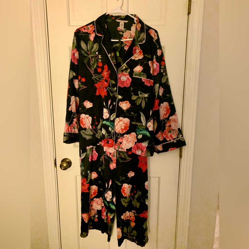 Victoria’s Secret Floral Pajama Set Size XL